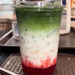 สตอเบอร์รี่มัทฉะ