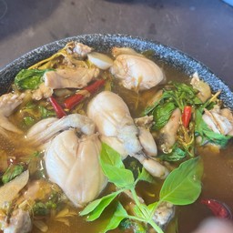 ต้มส้มกบใส่ใบมะขามอ่อน