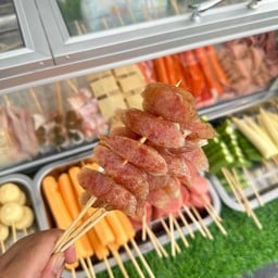 หมาล่า ชาลิ้น คลองในไก่ ร้านอยู่คลองในไก่ในตัวเมืองอยุธยา เป็นร้านค้าแบบใหม่ที่เน้นขายหน้าร้านมีหลายเมนู มารับประทานหน้าร้านจะได้เรื่องความเผ็ดร้อนที่สดใหม่ ขอบคุณทุกการสั่งซื้อ
