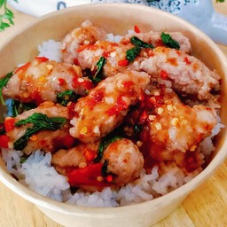 กระเพราหมูเด้ง