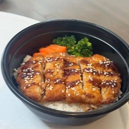 Pork Tonkatsu Bowl (ข้าวหน้าทงคัสซึ)