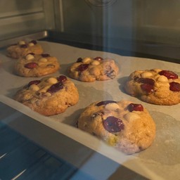 คุกกี้แครนเบอร์รี่แมคคาเดเมียไวท์ช็อก