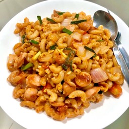 มักกะโรนีผัดซอส