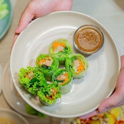 สลัดโรล น้ำสลัดงาญี่ปุ่น Salad rolls with Japanese sesame dressing