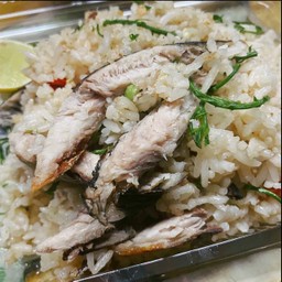 ข้าวผัดปลาทูใส่ชะอม