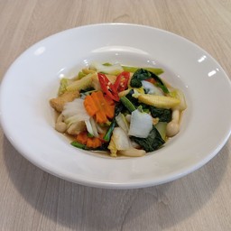 ผัดผักรวมมิตรเต้าหู้   Stir fired mixed vegetables and tofu