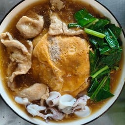 เส้นใหญ่ไข่ห่อหมู-หมึก