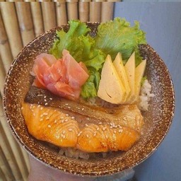 ข้าวหน้าแซลมอนย่าง