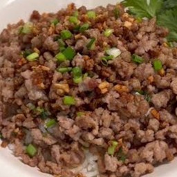 ข้าวหมูสับคั่วน้ำปลา