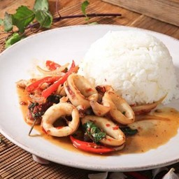 กระเพราปลาหมึก