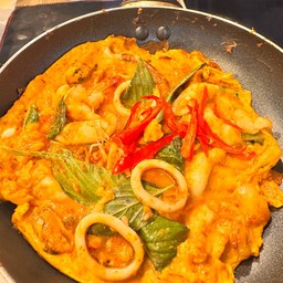 ข้าวไข่ข้นห่อหมกปลาหมึก