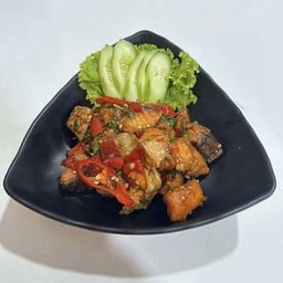 ผัดกะเพราแซลมอน