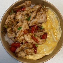 ข้าวไก่คั่วพริกสด