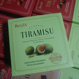 Tiramisu almond Matcha chocolate