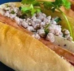 ขนมปังญวน หมูสับ หมูยอ กุนเชียง