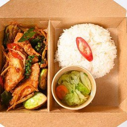 ข้าวหน้าผัดฉ่าปลา