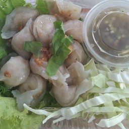 เกี๊ยวปลาลวกจิ้มซีฟู้ด