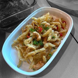 ปลาเงินทอดคั่วพริกเกลือถั่วหิมพาน