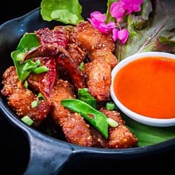 หมูสามชั้นคลุกฝุ่น