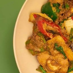 ไก่นุ่มผัดผงกะหรี่ กับข้าว