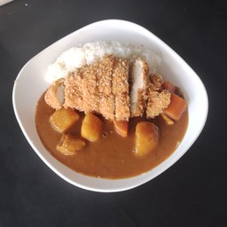 ข้าวแกงกะหรี่ ไก่ทอด