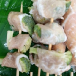 หมูพันบร็อคโคลี่