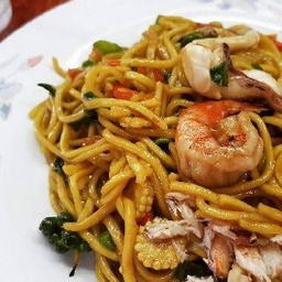 เส้นเหลืองผัดซีอิ้วทะเล