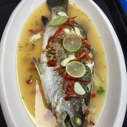 ปลากะพงนึ่งมะนาว