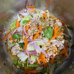 ยำมาม่าหมูสับ