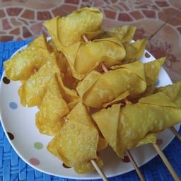 เกี๊ยวทอดห่อไข่นกกระทา