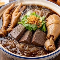 ต้มเส้น ตีนไก่ น่อง เลือด