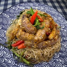 หมี่กระเฉดกั้งสด.