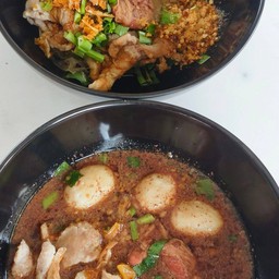 เกาเหลาหมู  บะหมี่แบนแห้งหมู