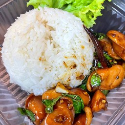 ข้าวกระเพราไส้กรอก