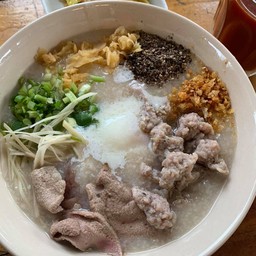 โจ๊กข้าวญี่ปุ่น หมูเด้ง ตับ ไข่ออนเซ็น