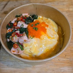 ข้าวไข่ข้นแซลมอนกะเพราไข่กุ้ง