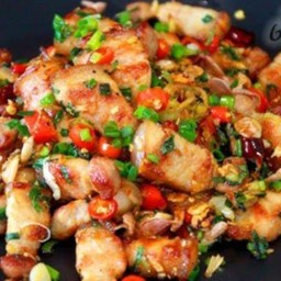 ไก่ชิ้นคั่วพริกเกลือ