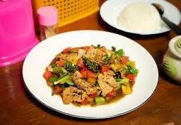 ผัดพริกไทดำ (กับข้าว) รสมือแม่