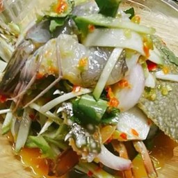 ยำปูม้าสดกุ้งสด