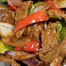 เนื้อผัดพริกเผาราดข้าว