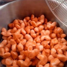 ขนมจีน -ลูกชิ้นปิ้ง-ทอด (เจ้าเก่าสวนสยาม)