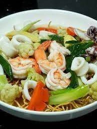 เส้นเหลืองราดหน้าทะเล