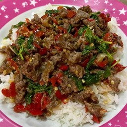 กระเพราเนื้อราดข้าว