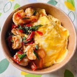 กะเพรากุ้งไข่ข้นราดข้าว