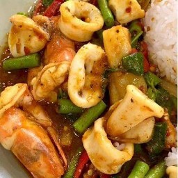 ข้าวราดเครื่องแกงทะเล