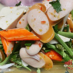 ยำปูอัดหนังกรอบหมูยอ