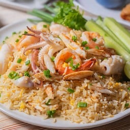 ข้าวผัดยกทัพทะเลปู+กุ้ง+หมึก (จานใหญ่)
