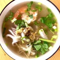 ข้าวต้มทะเล หมึก กุ้ง ปลา