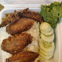 ข้าวปีกไก่ทอด