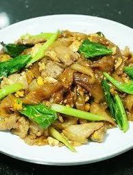 เส้นใหญ่ผัดซีอิ๊วหมู